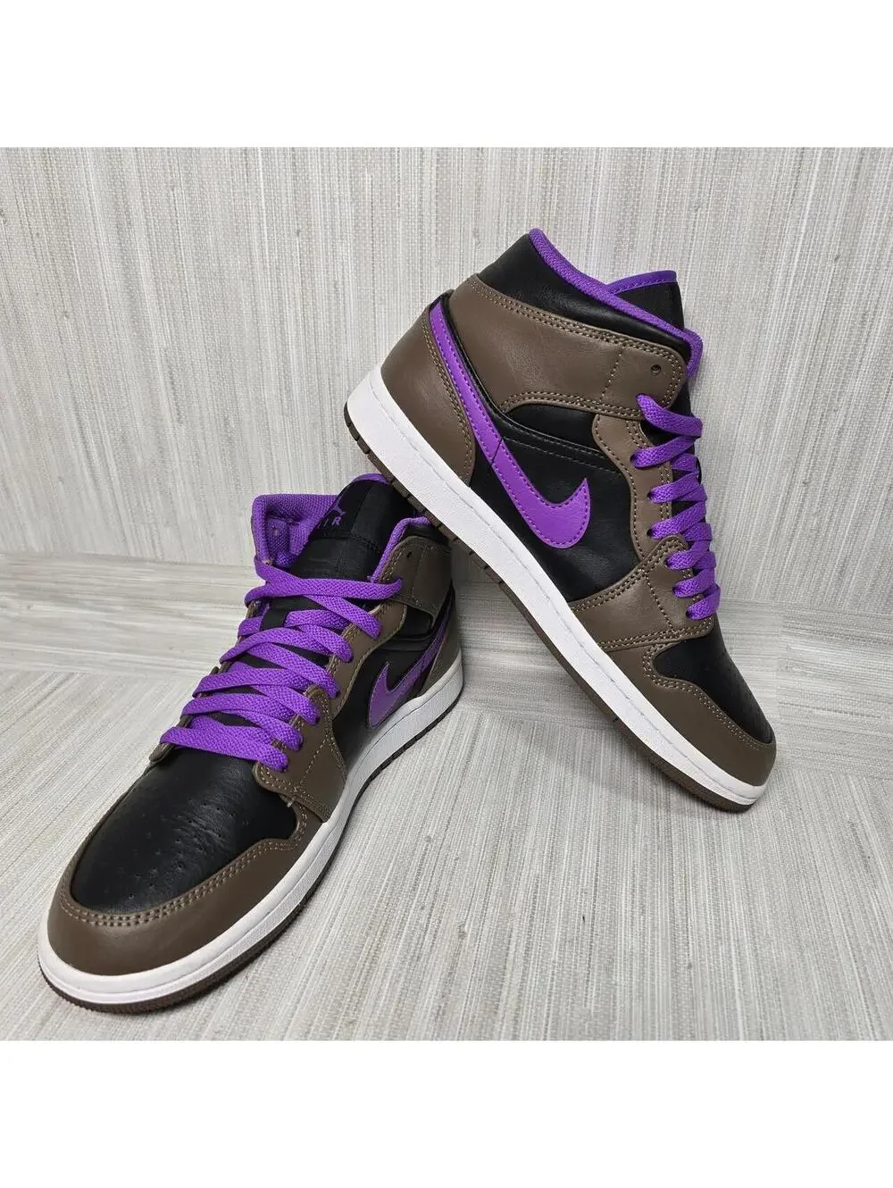 Air Jordan 1 Mid Purple Mocha Palomino Men’s 8.5 DQ8426-215